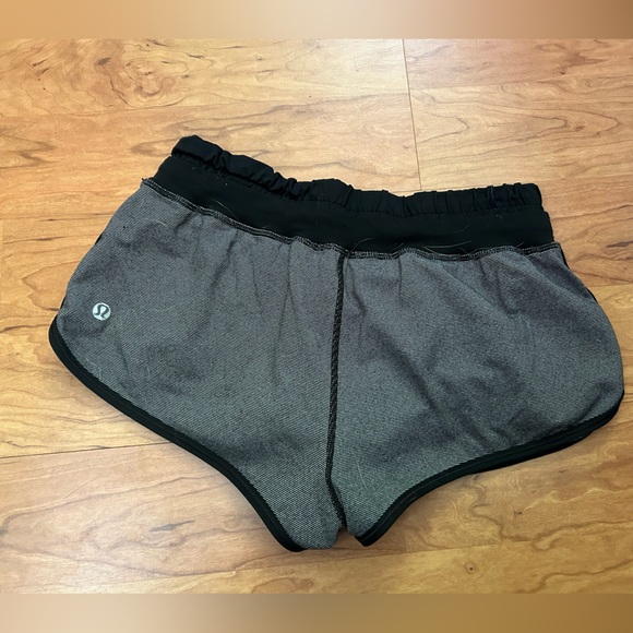 Lululemon Shorts with Pockets - Picture 4 of 4